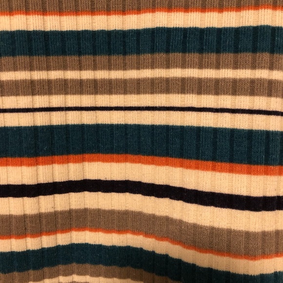 V-neck Striped Top 🌺 - Picture 6 of 6